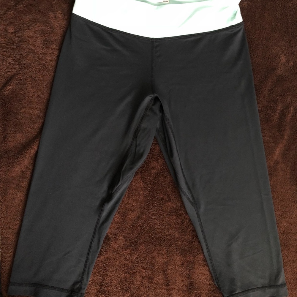 LuLuLemon Wet Dry Warm Knee Length Pants